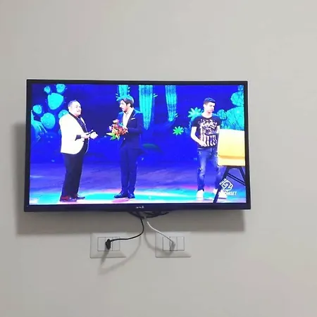 לינה וארוחת בוקר Sarkar House *