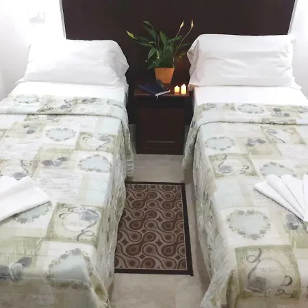 Sarkar House לינה וארוחת בוקר *